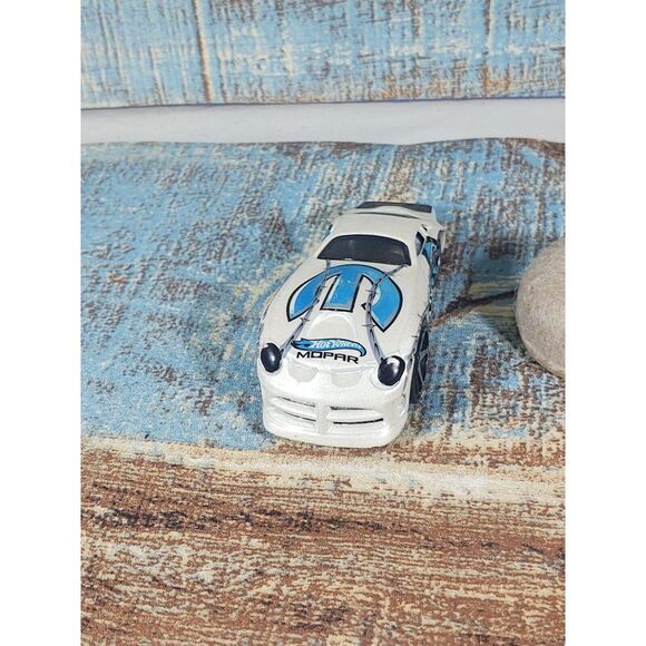 2004 First Edition‎ Hotwheels Short Card Hardnoze Dodge Neon 1/64 Scale - Picture 4 of 7